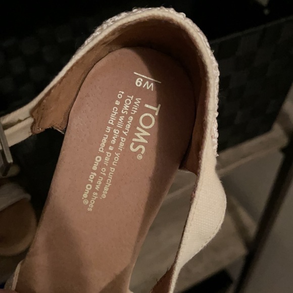 Toms - Picture 3 of 4